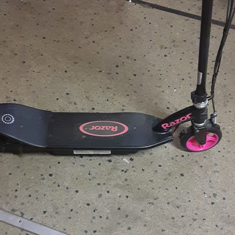 - Kids electric razor scooter
